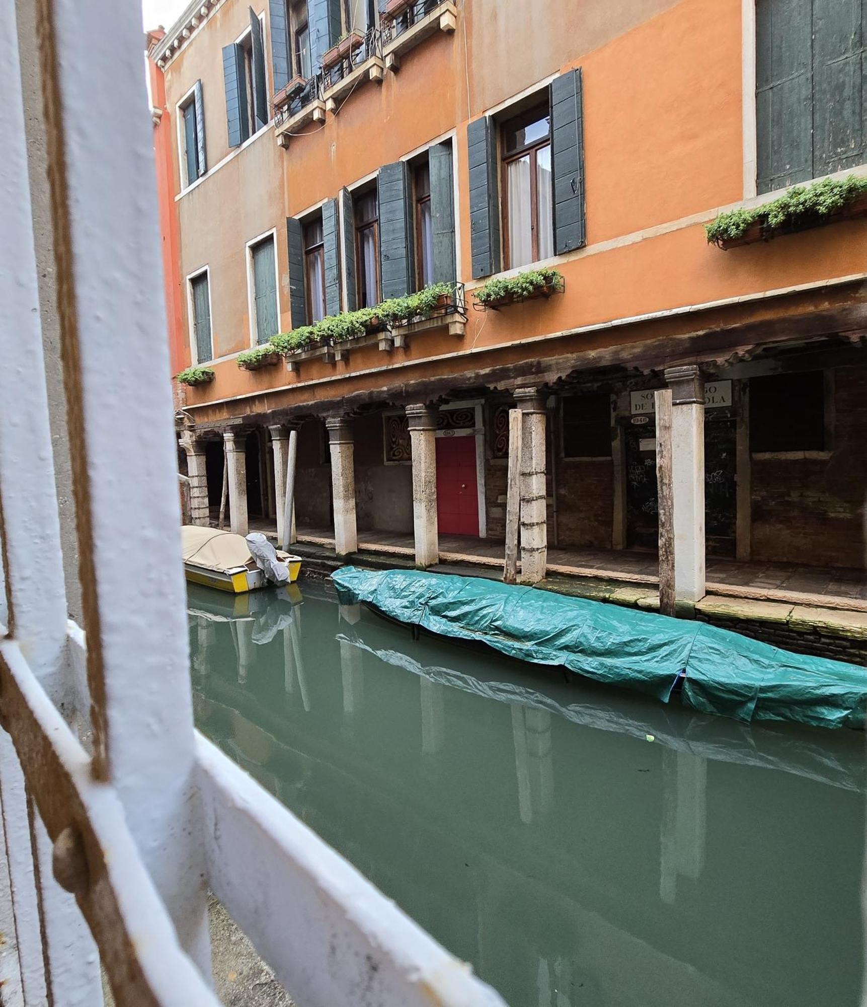 Cozy Studio With Canal View Veneţia Exterior foto